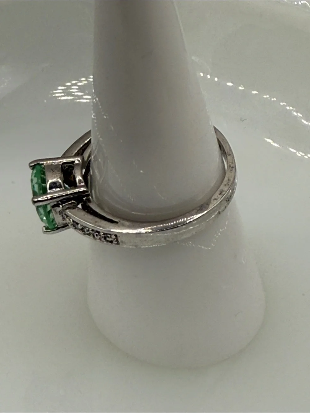 Vintage synthetic Green Spinel Round-Cut Solitaire Cz Ring rhodium plated